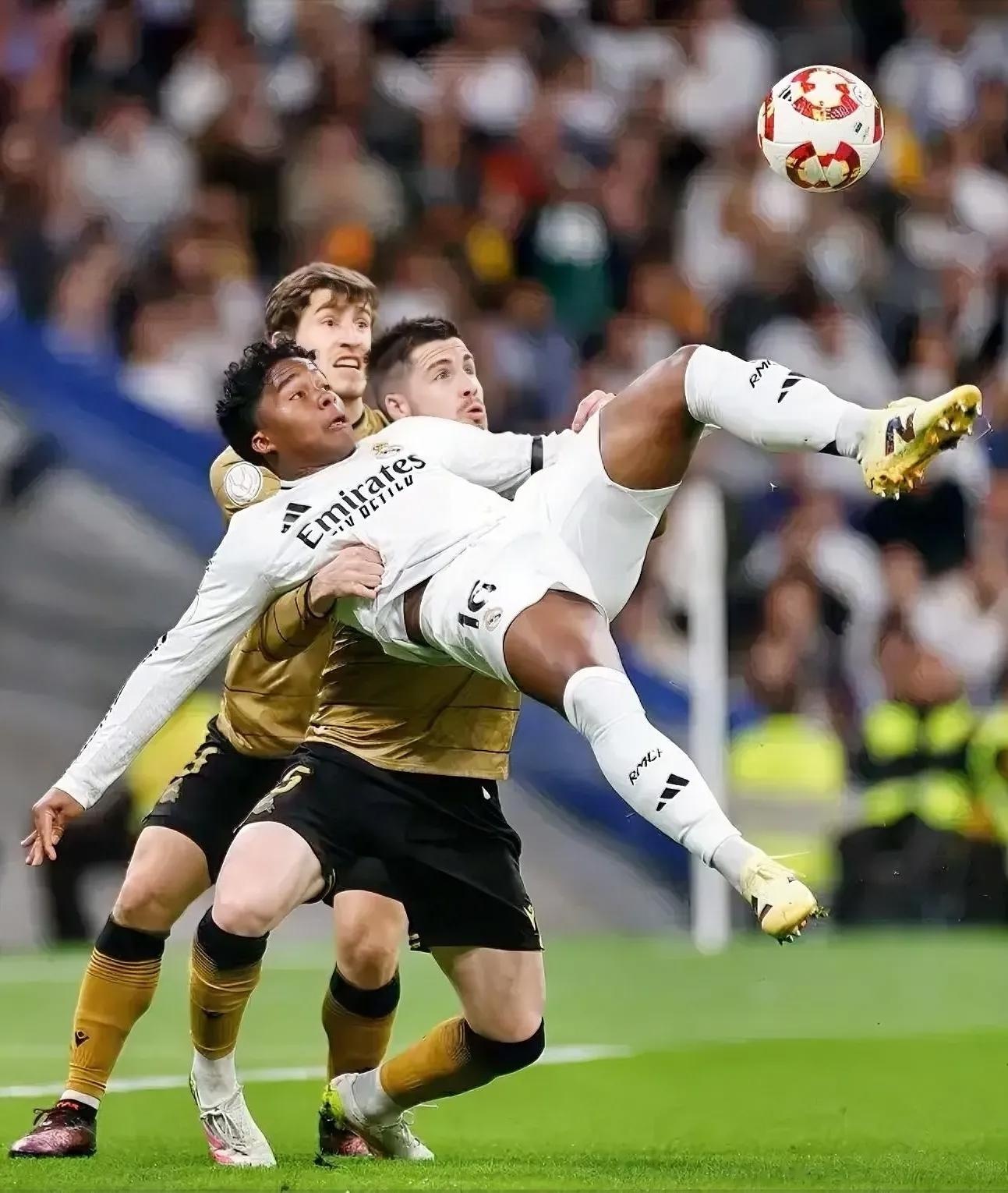 皇马逆转西班牙,格列兹曼点燃赛场 皇马逆转西班牙,格列兹曼点燃赛场